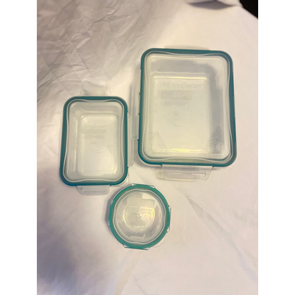 Snapware Pyrex Glass  set of three with lids
